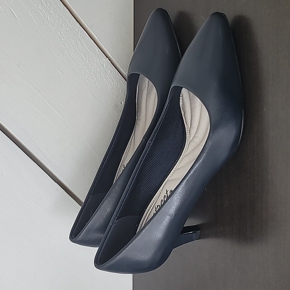 NEW Easy Street Ponte Women's Pump size 5.5 Navy - Picture 1 of 7